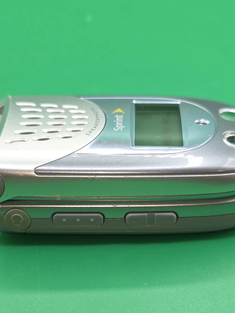 VINTAGE SANYO SCP-3100 SPRINT FLIP PHONE + CHARGER!